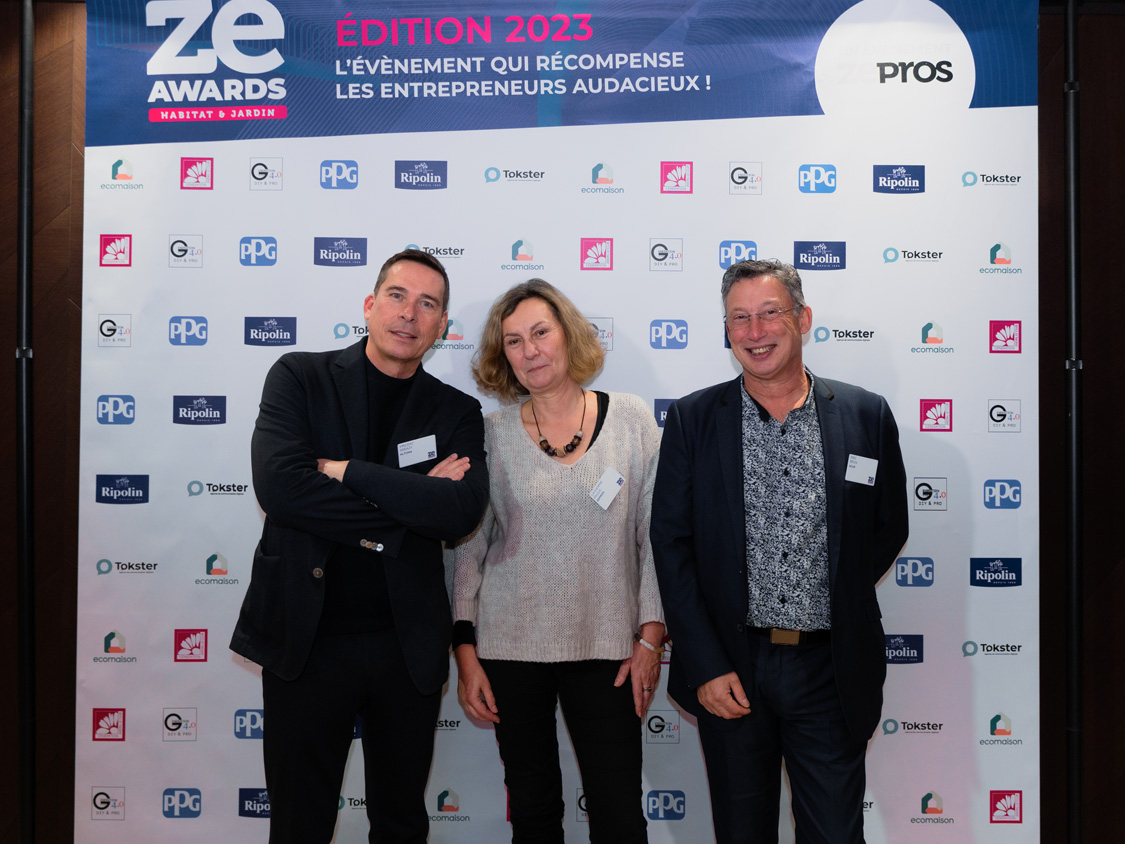 Catherine Paulic , directrice de la diffusion du groupe Zepros entourée de Vincent Sarrazy, Althona et Eric Brun, fondateur d'Acap