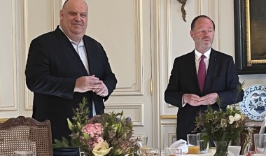 Frédéric Guetin, PDG d'Akzo Nobel a reçu la presse à l'ambassade des Pays-Bas à Paris, en présence de son excellence l'ambassadeur Pieter de Gooijer