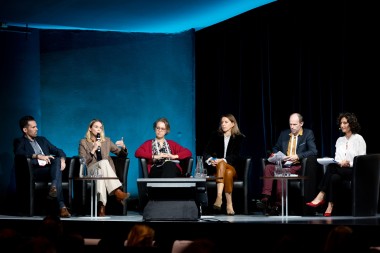 Autour de Sandrine Le Deit -Leroy Merlin, Marine Charles (au micro), Weber  et Florent Focchesato, HBF. De l'autre côté : Claire Chabrier - France Invest, Edouard Fourdrin Ademe