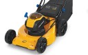 Tondeuse à batterie LM5 E51 R. 599 € sans batterie et sans chargeur. Batterie 5,0 Ah, 295 €. Chargeur, 79 C. Largeur de coupe 51cm, hauteur de coupe réglable de 38 à 88 mm (6 positions). Moteur brushless, associé à un carter en acier.